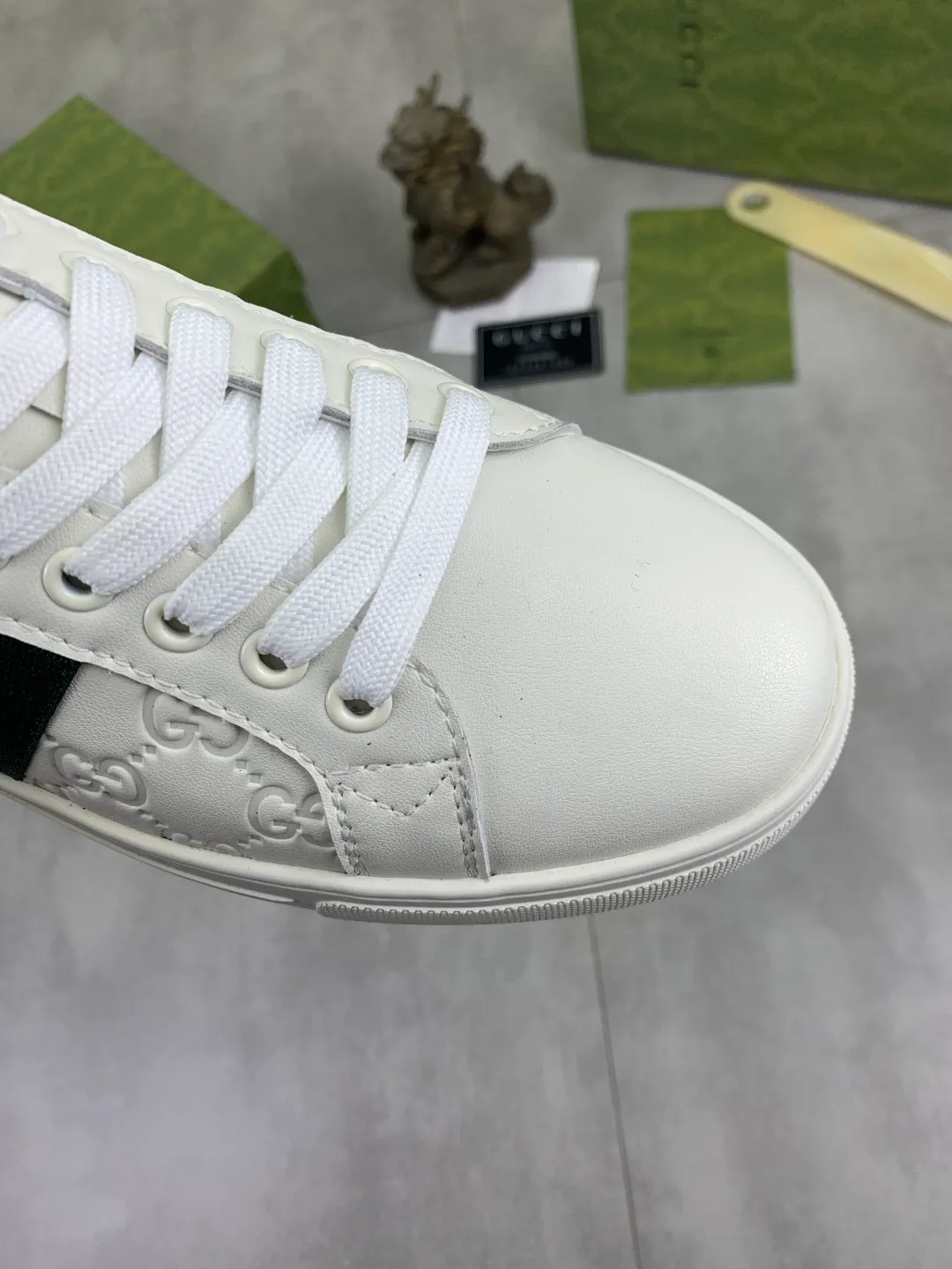 Men's Men's Shoes P420 💰[New Style] 🆘 The latest model from Gucci's official website🎁Classic casual and fashionable men's shoes👟Hot style💥Simple and elegant style, exclusive for trendy men. Unique latest brand elements from the official website👑Gucci original decoration, fashionable and generous, made of original soft calfskin fabric➕Comfortable soft sheepskin lining ✅The official website specifies wear-resistant rubber outsole_full of elasticity, classic model taken in real life🎬Color: 2️⃣colors available😍Number: 38-44